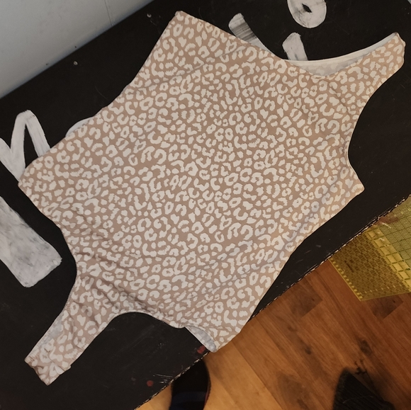 One shoulder, cheetah print body suit. - Picture 4 of 6